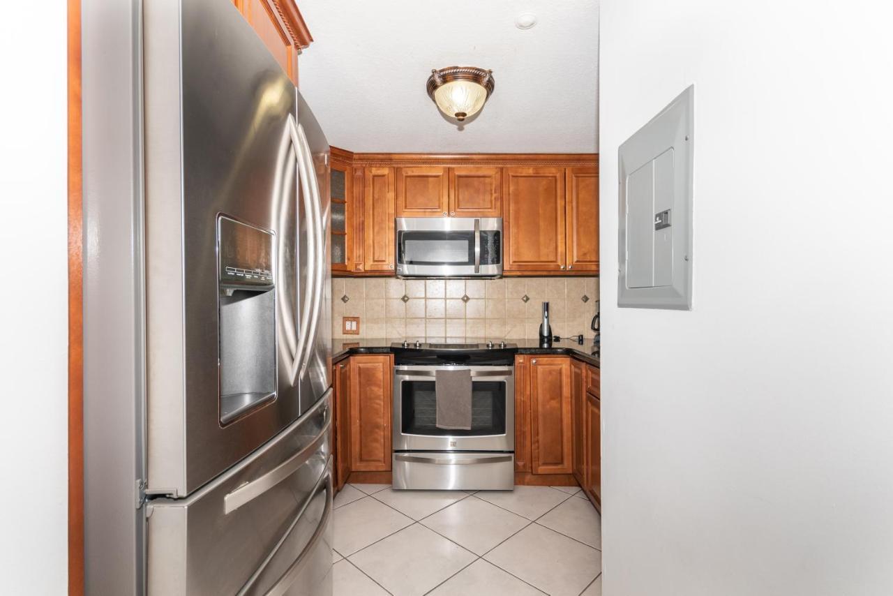 Beautiful 2/2.5 Condo W/Free Parking Fast Wifi Miami Exterior photo